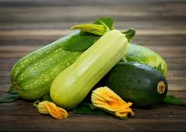 झुकीनीचे Zucchini आपल्या आरोग्यासाठी आणि पोषण फायदे